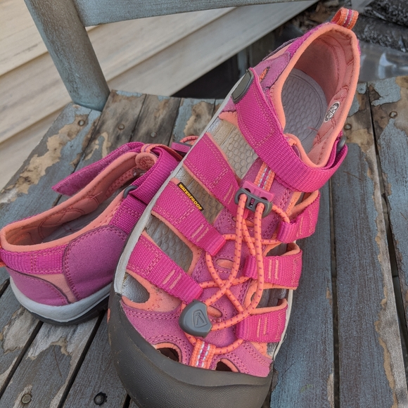 keen pink sandals